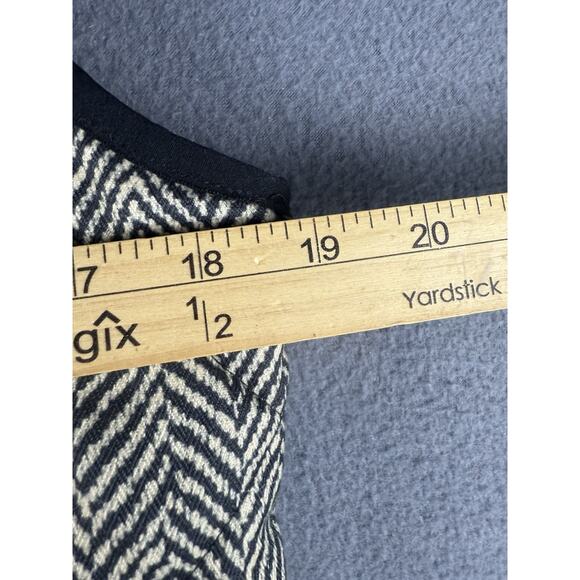 J CREW Puffer Vest Gray Herringbone Pattern Down Filled w/Pockets Size Small - Picture 3 of 7